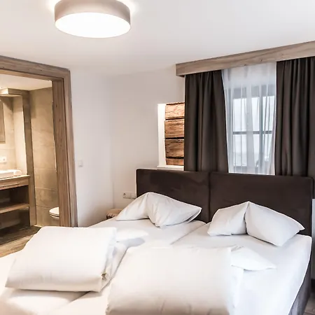 A Casa Smaragd Apartment *